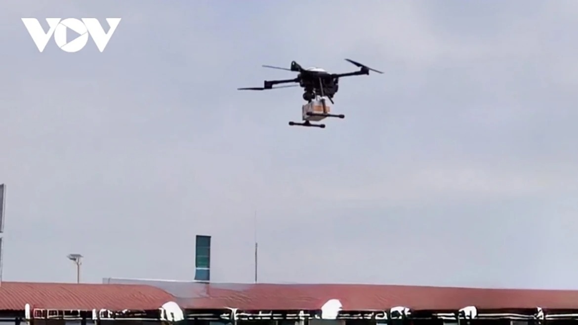 Bay flycam anh 1