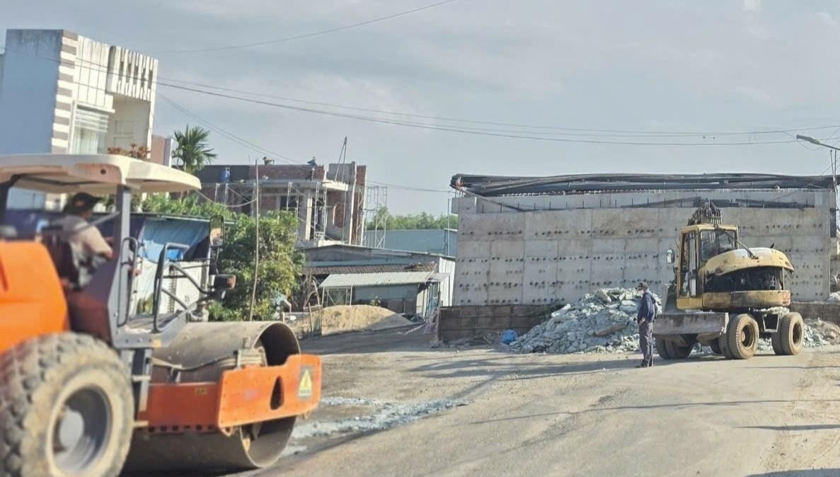 Nang cap Quoc lo 14E, dan khon kho vi nha cua ‘lot thom’ hinh anh