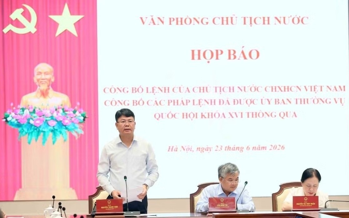 Hop bao cong bo Lenh cua Chu tich nuoc ve 2 Phap lenh hinh anh