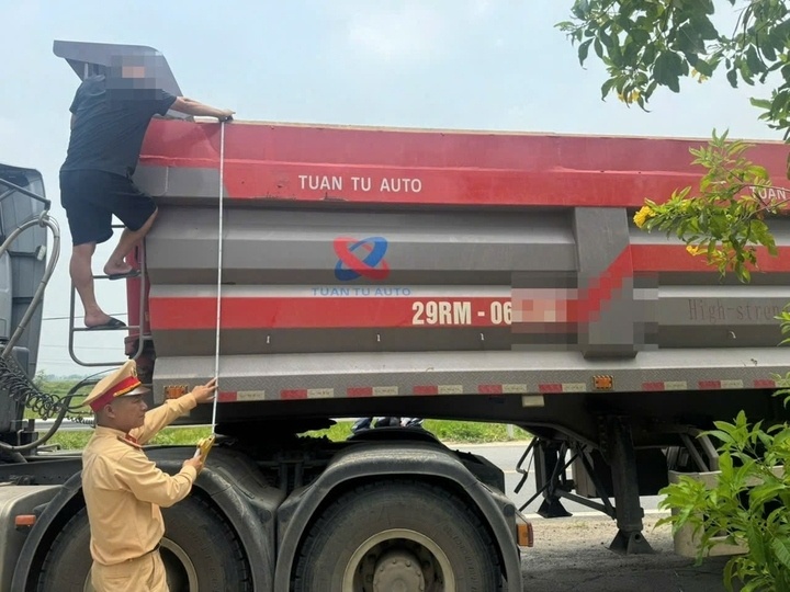 dung xe kiem tra anh 2