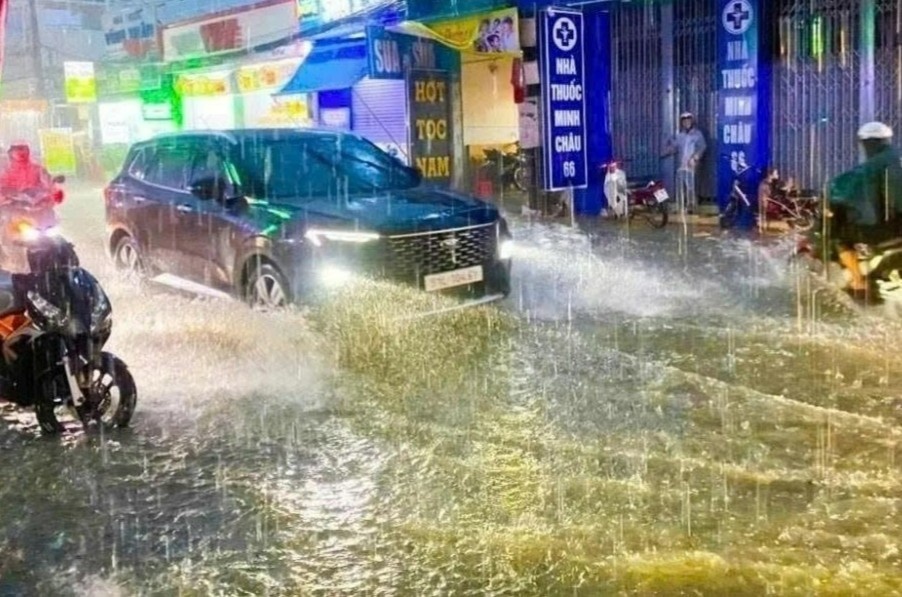 Thoi tiet ngay 29/6: Ha Noi va Bac Bo mua dong dien rong hinh anh