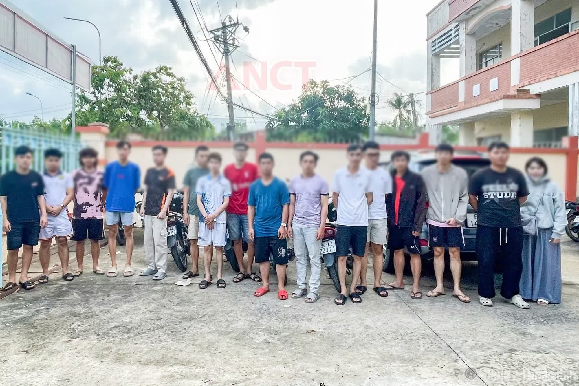 Bat qua tang,  Nhom ca do,  bong da World Cup anh 1