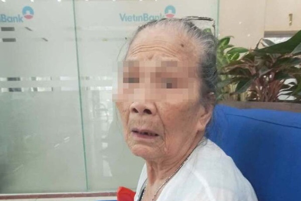 Cu ba 97 tuoi o Ha Noi phai di 3 lan moi nhan duoc tien che do hang thang hinh anh