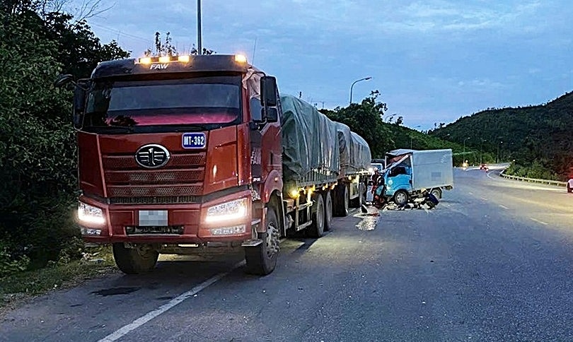 Tai nan giua xe tai va xe dau keo o Ha Tinh khien mot nguoi tu vong hinh anh