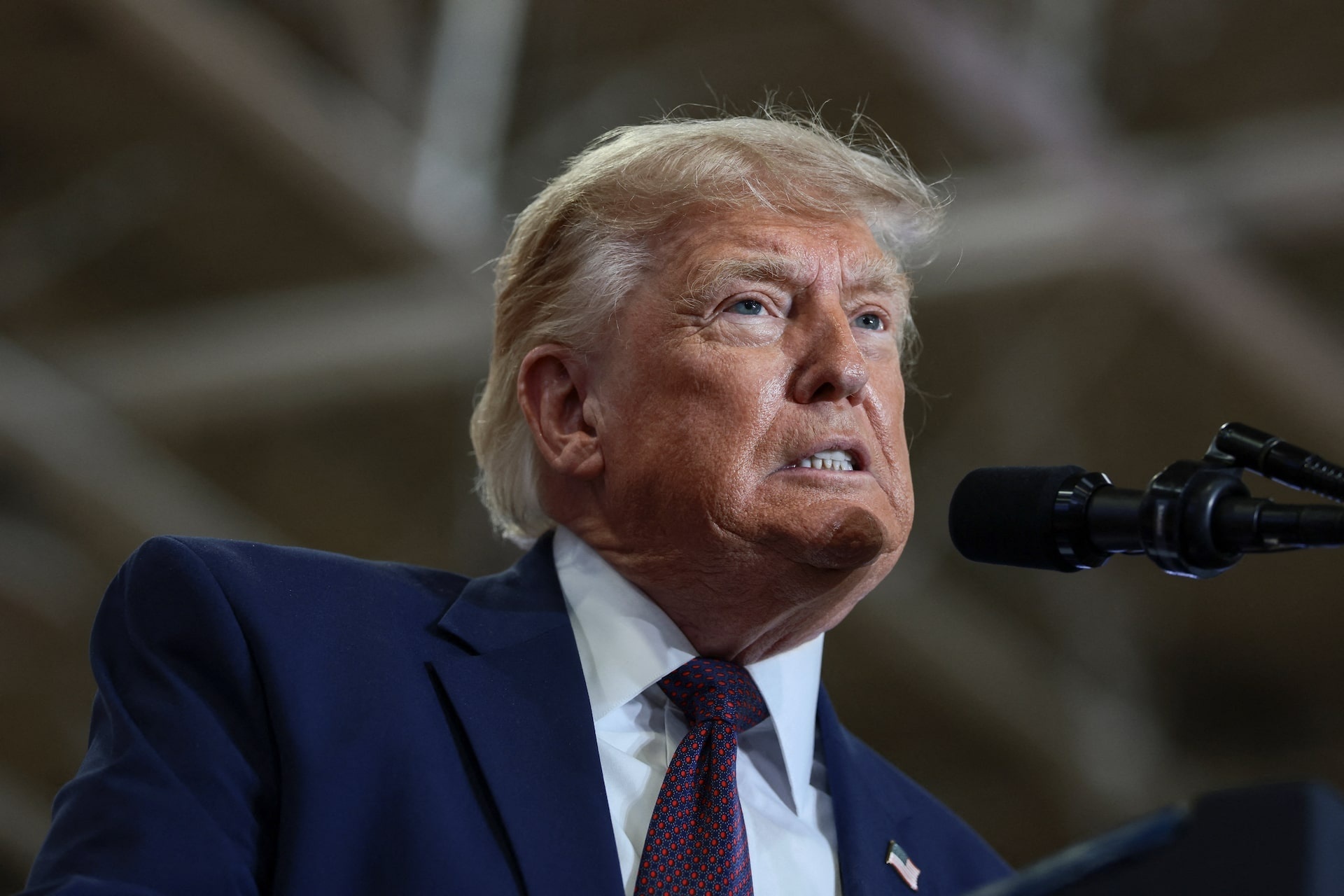 TT Trump: Cac hang oto My co the chuyen sang san xuat ten lua hinh anh