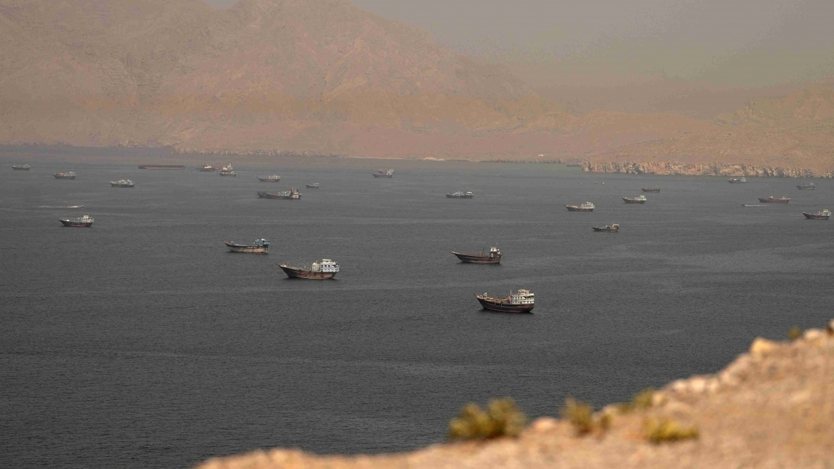 Iran va Oman du tinh thu phi eo bien Hormuz hinh anh