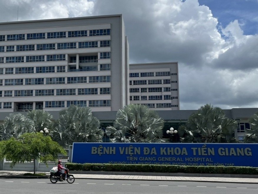 Benh nhan tu vong sau khi roi tu tang 8 xuong tang 3 hinh anh