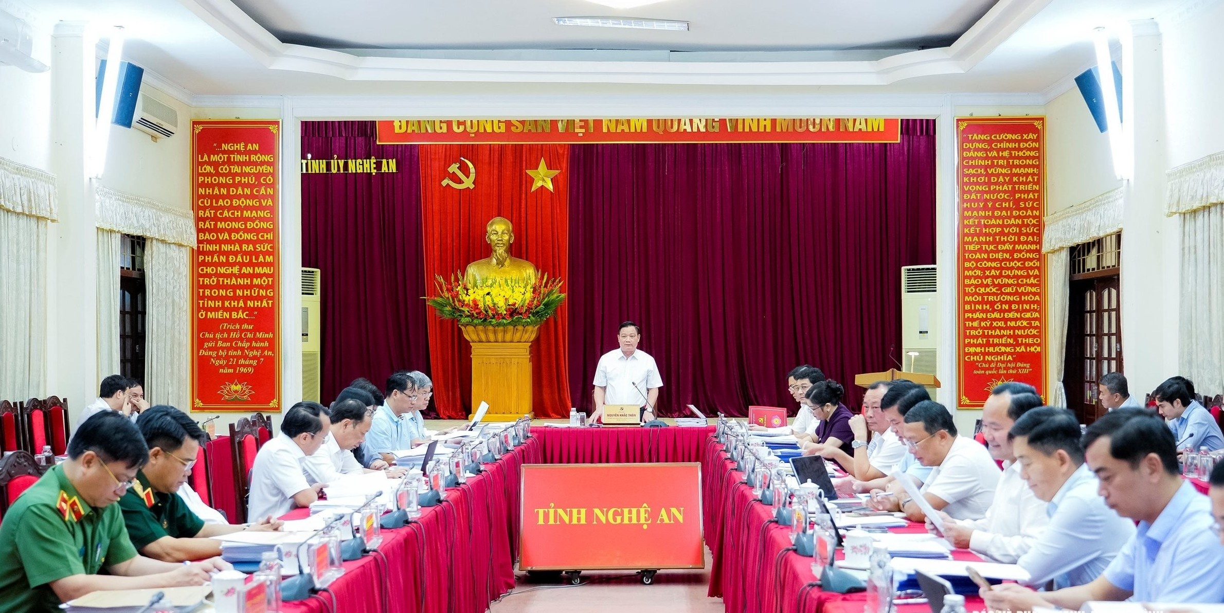 Nghe An thi diem 'cham diem' can bo bang KPI tu ngay 1/7 hinh anh