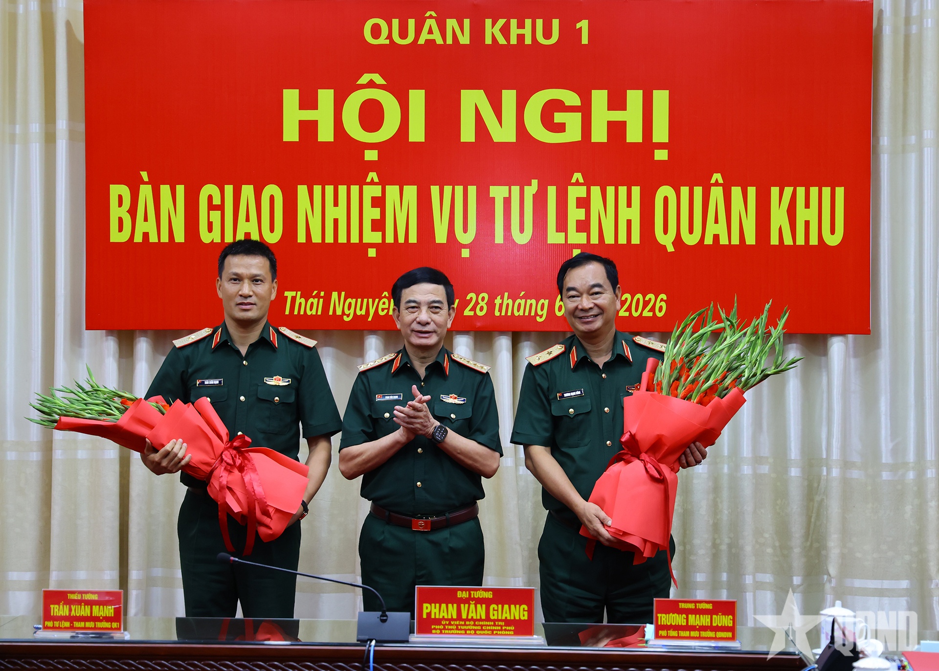Tu lenh,  Quan khu 1 anh 1