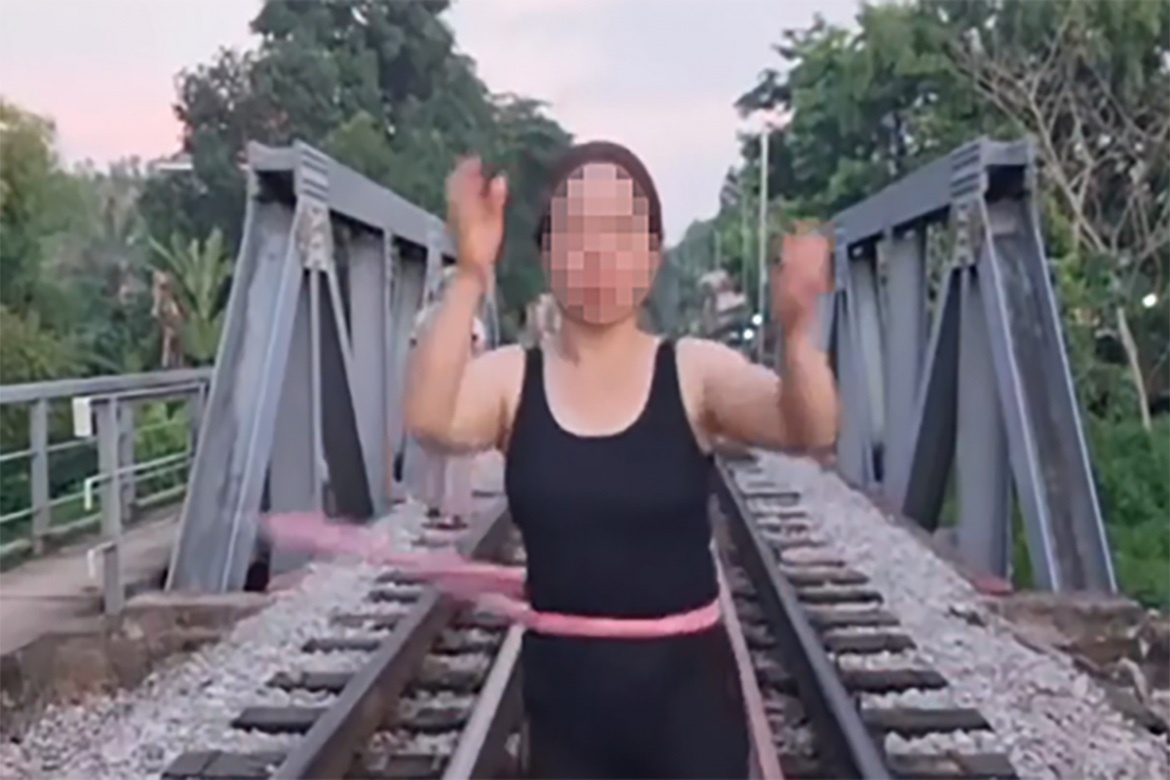 Lac vong tren duong ray tau hoa, 1 phu nu o Lang Son bi xu phat hinh anh