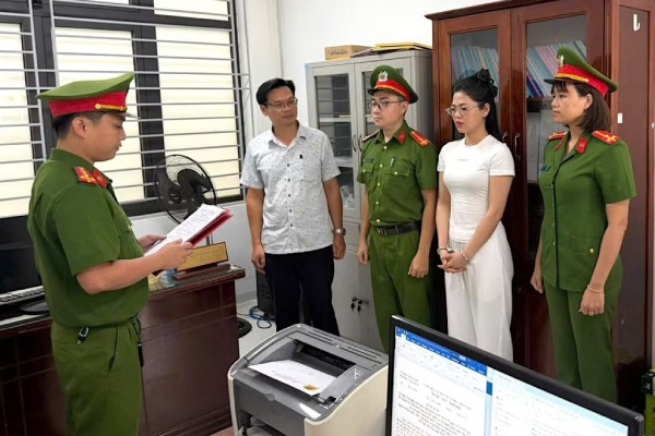 Bia chuyen can hoi lo co quan thue de chiem doat tien cua doi tac hinh anh