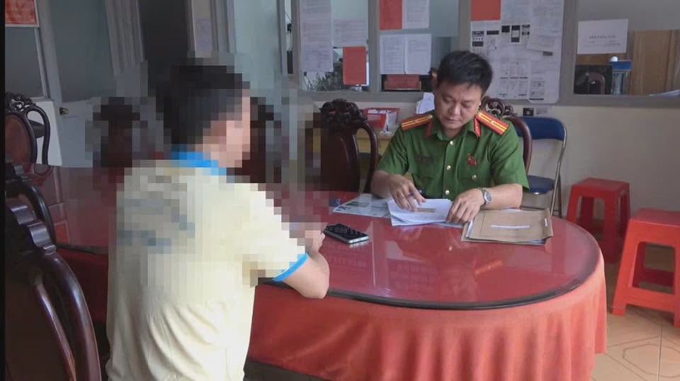 Nguoi dan ong goi hon 100 cuoc vao so 113 quay roi hinh anh