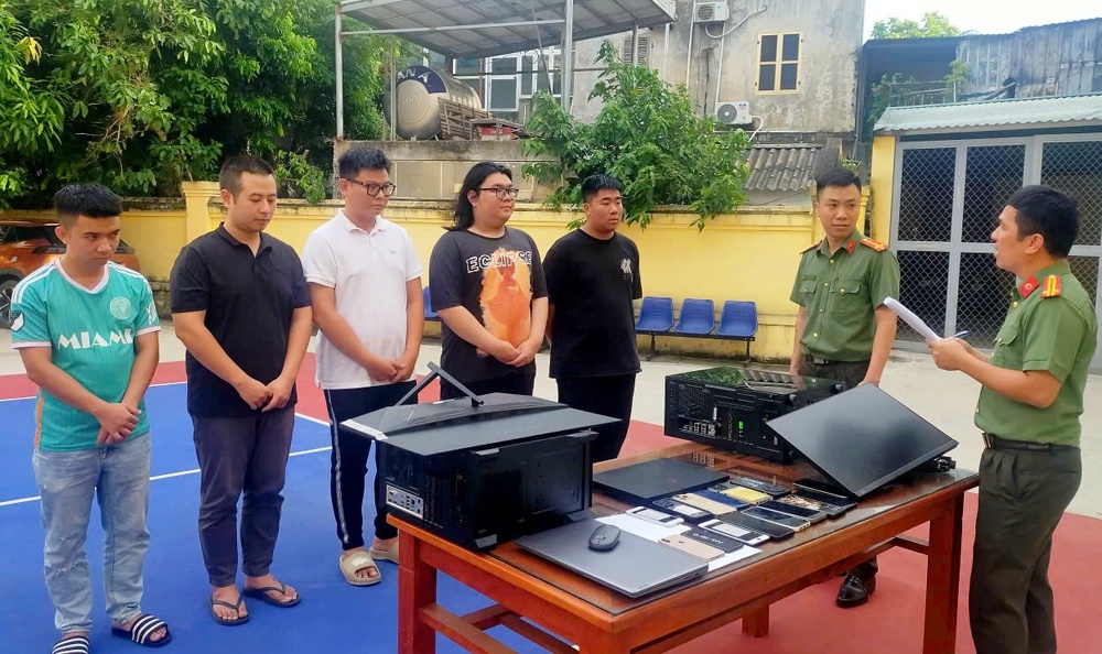 Duong day mua ban hon 1.000 tai khoan ngan hang hinh anh