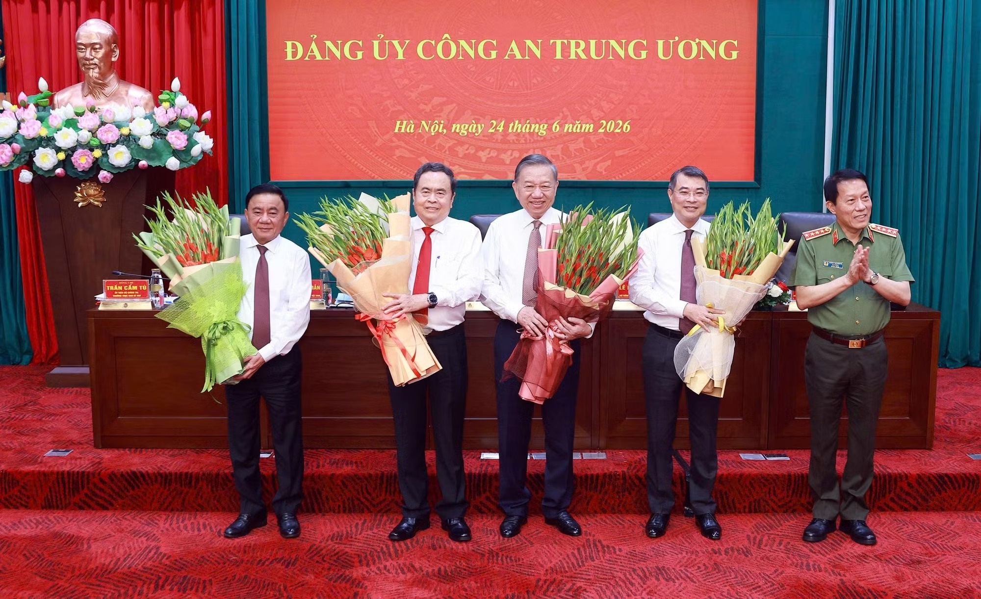 tong bi thu anh 6
