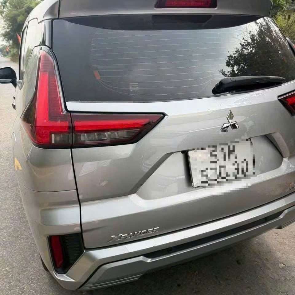 Dieu tra vu oto 'boc hoi' khi do tai khu vuc cong vien hinh anh