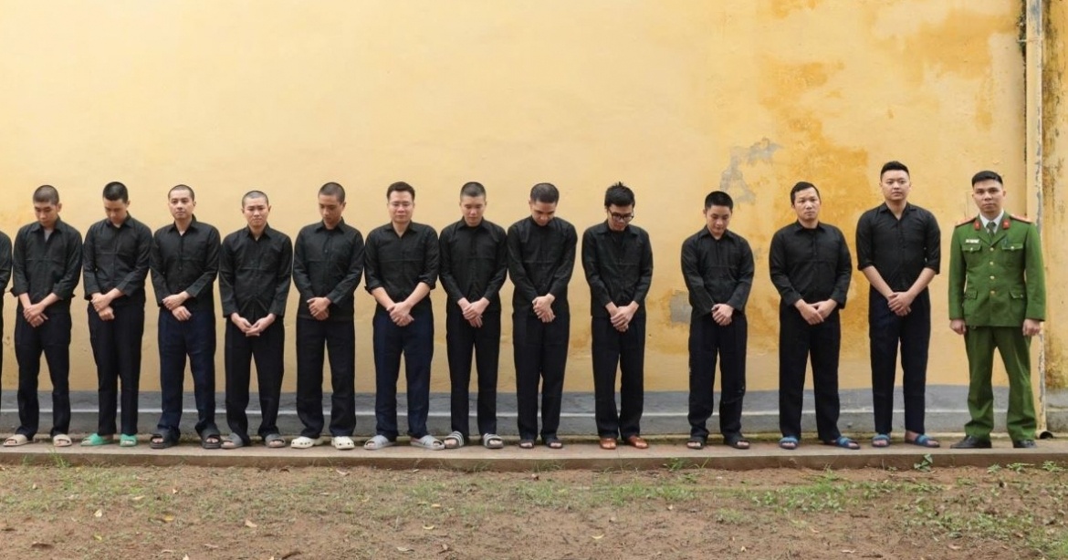 Bo Cong an phoi hop ngan hang phat hien cac dong tien bat thuong tu ca do hinh anh