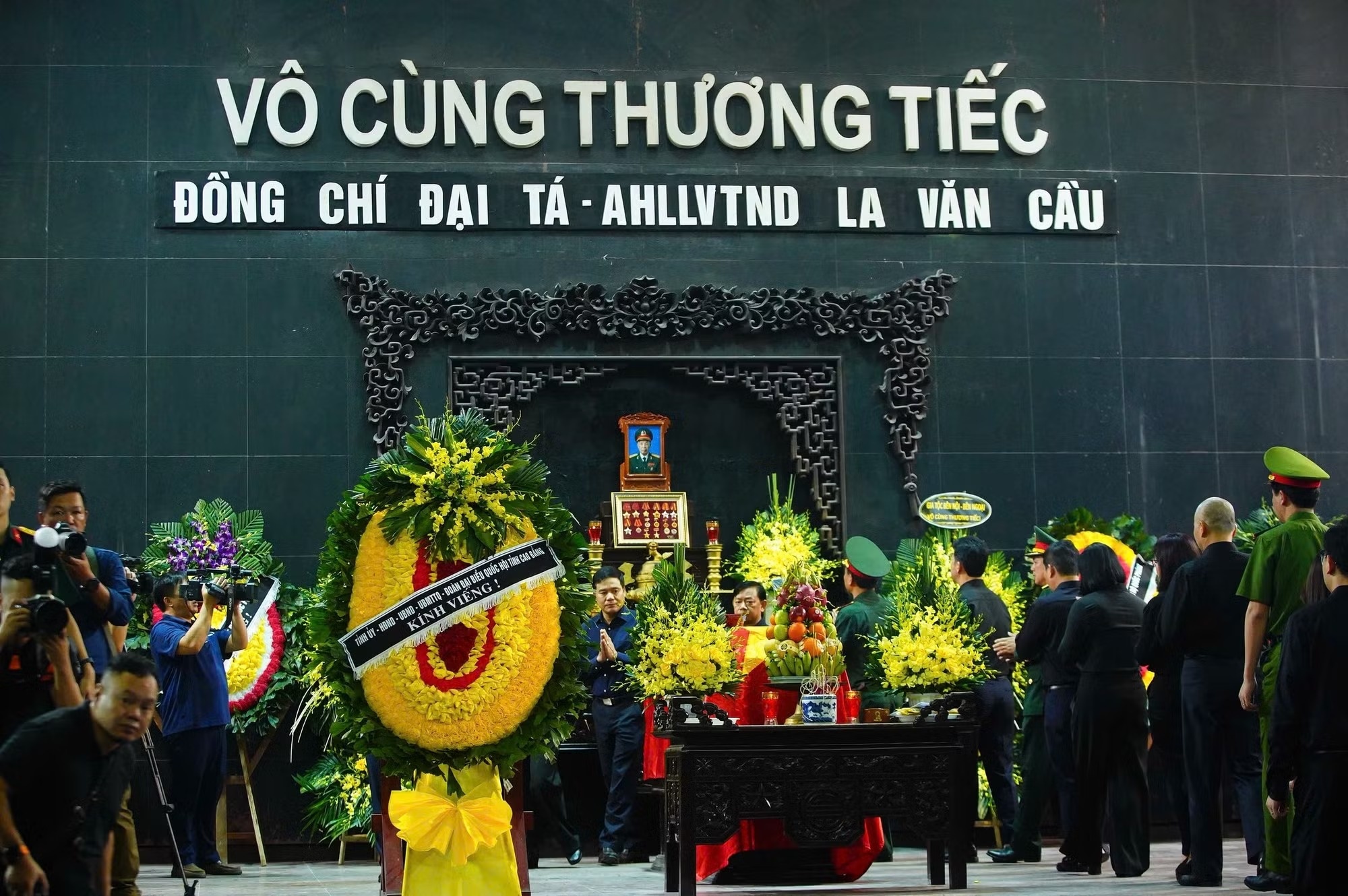 anh hung La Van Cau anh 1