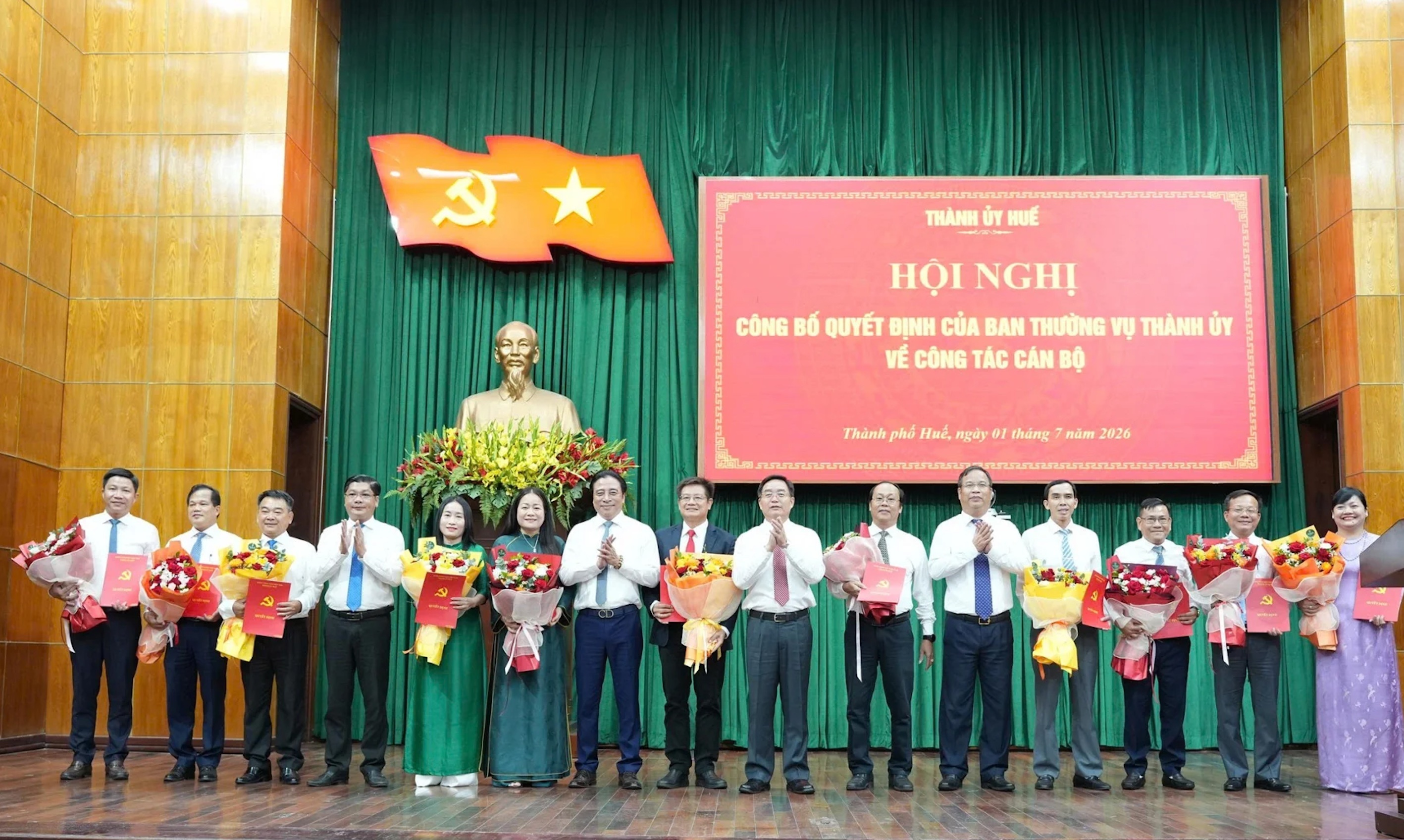 Hue dieu dong, bo nhiem nhieu can bo lanh dao so nganh chu chot hinh anh