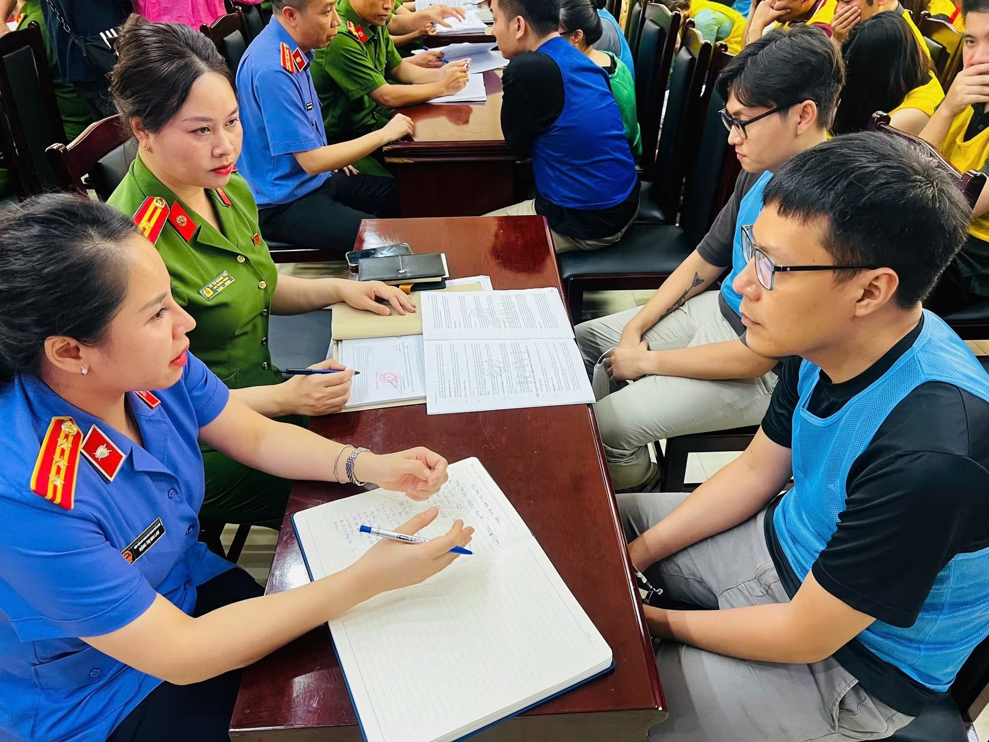 Vu 'hop dong ky nghi': 545 nguoi bi lua tien dat coc hon 187 ty dong hinh anh