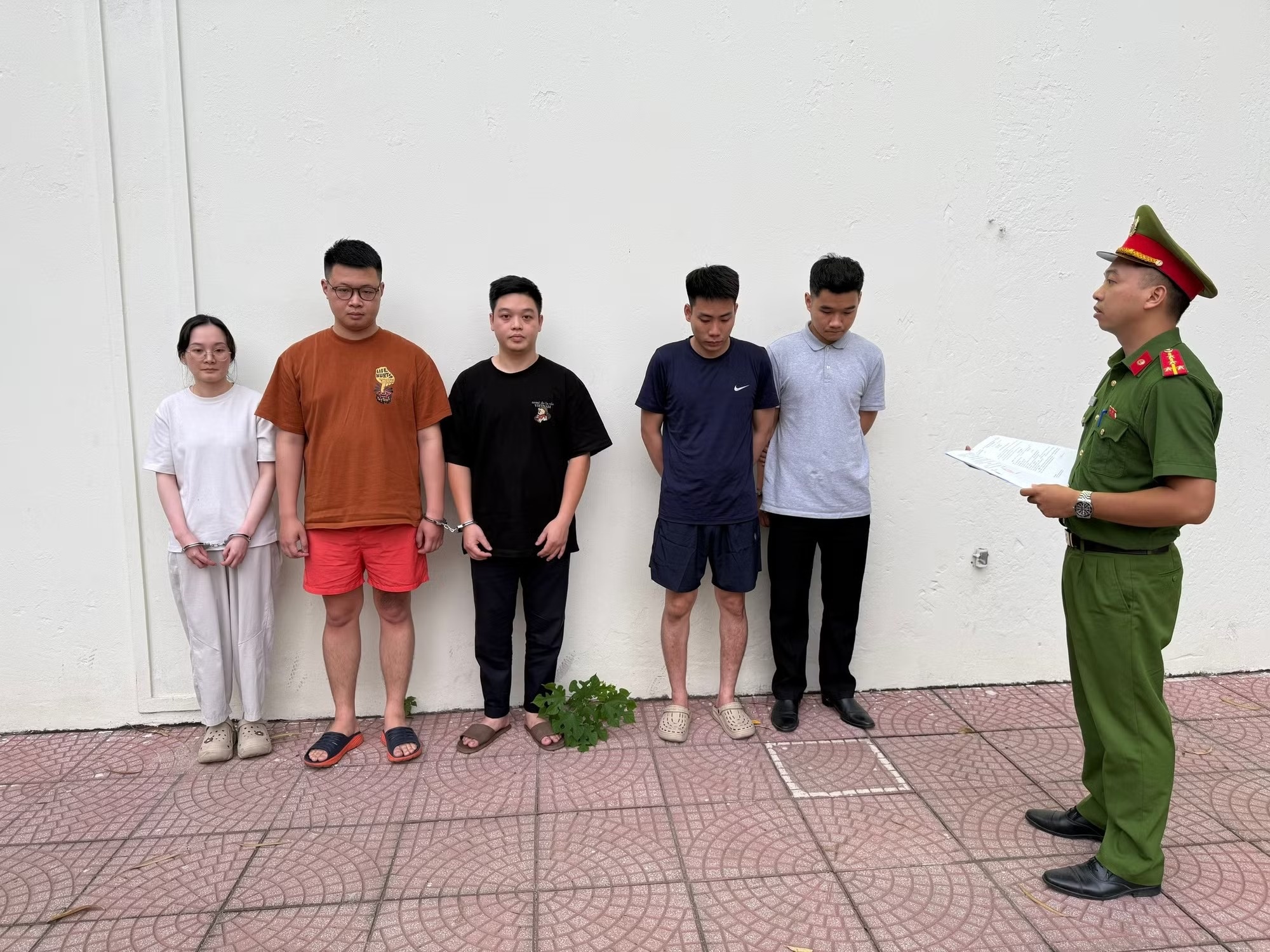 hop dong ky nghi anh 2