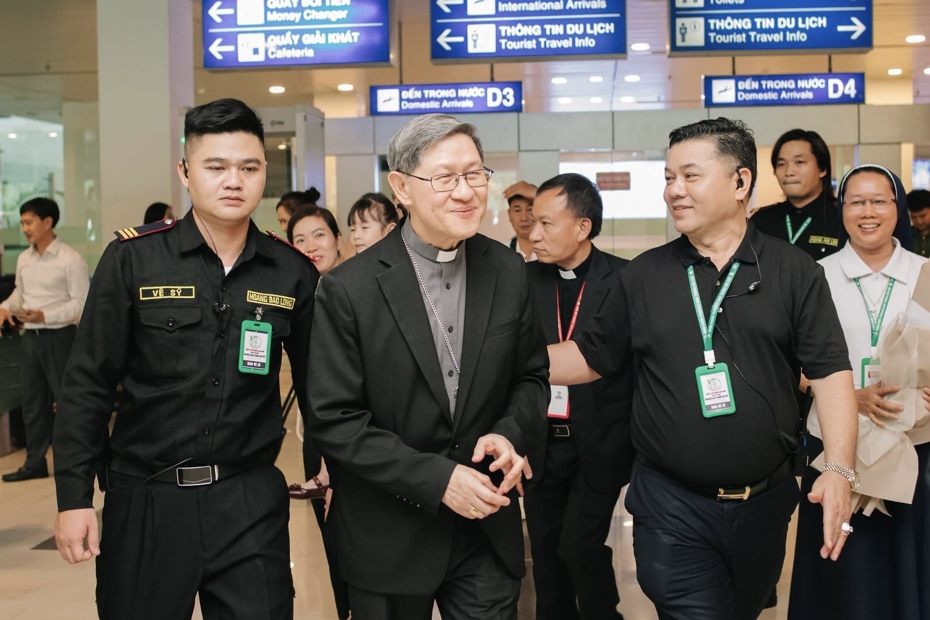 Hong y Luis Antonio Tagle den Ca Mau, san sang cho dai le Tuyen phong Chan phuoc hinh anh