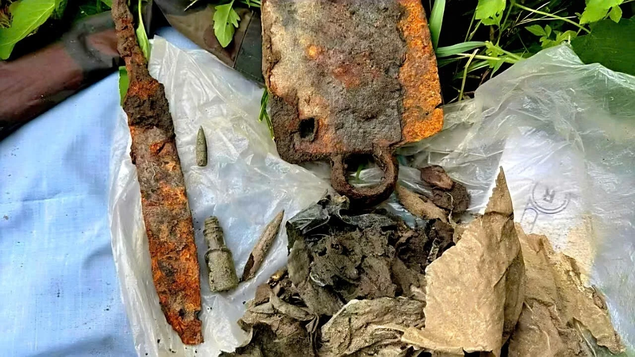 Quy tap 2 hai cot liet si cung bo dam, quan trang trong vuon ca phe o Dak Lak hinh anh