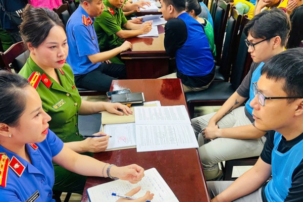 Vu lua dao hop dong ky nghi: Khoi to 248 bi can, tam giu gan 683 ty dong hinh anh
