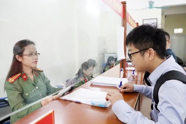 Tu hom nay, nguoi dan co the su dung phieu ly lich tu phap dien tu thay ban giay hinh anh