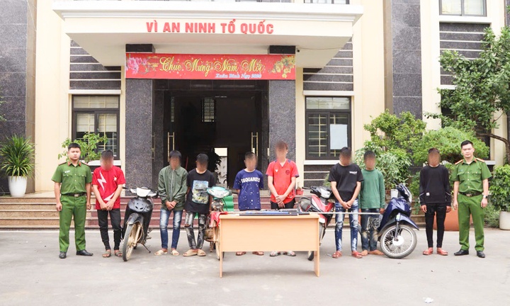 Trieu tap,  8 thanh thieu nien,  mang sung,  dao anh 1