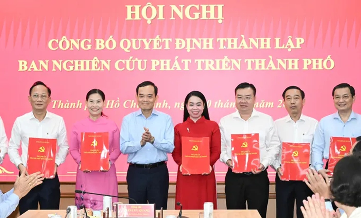 Bi thu Thanh uy Tran Luu Quang lam Truong Ban Nghien cuu phat trien TP.HCM hinh anh