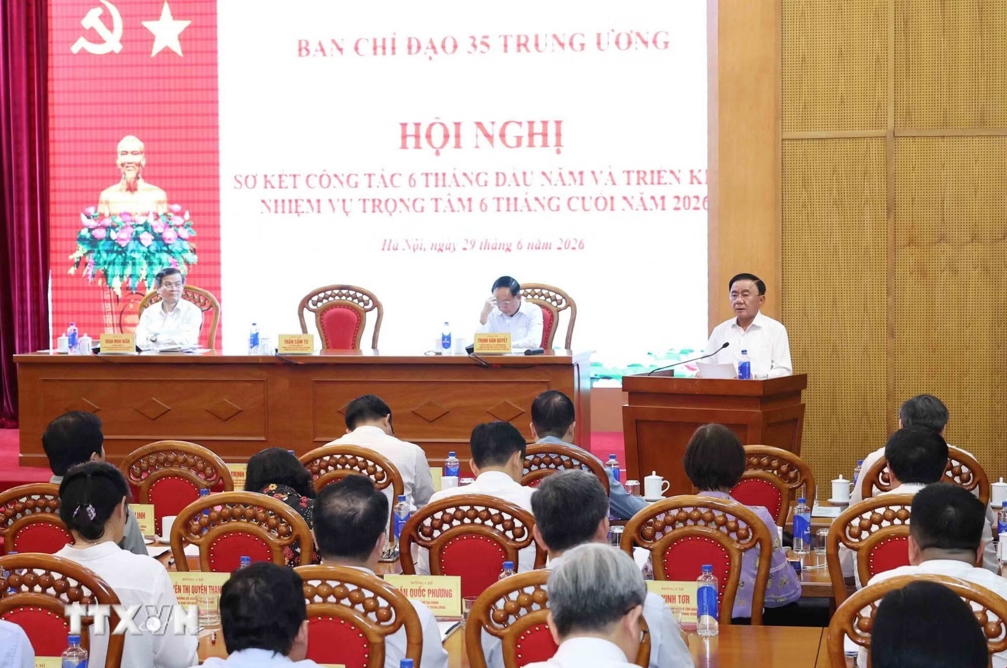 ban bi thu anh 3