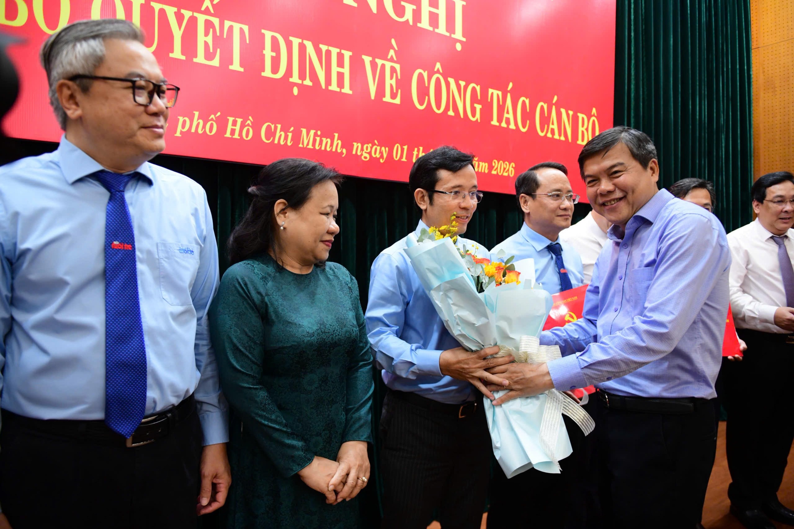 bao tuoi tre anh 4