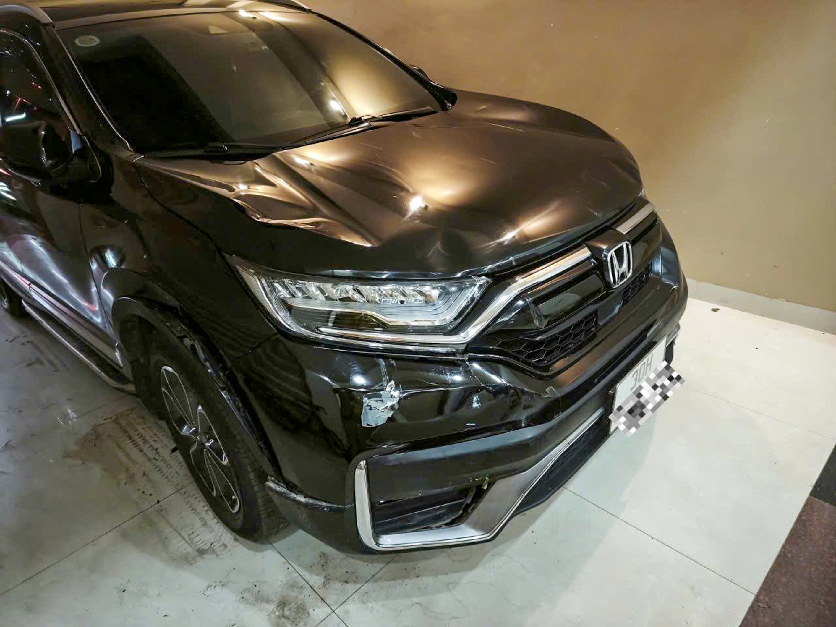 Xac minh tai xe oto lao len via he tong 2 nguoi, roi khoi hien truong hinh anh