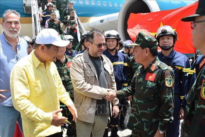 Doan Viet Nam khao sat dia phuong thiet hai nang nhat do dong dat o Venezuela hinh anh