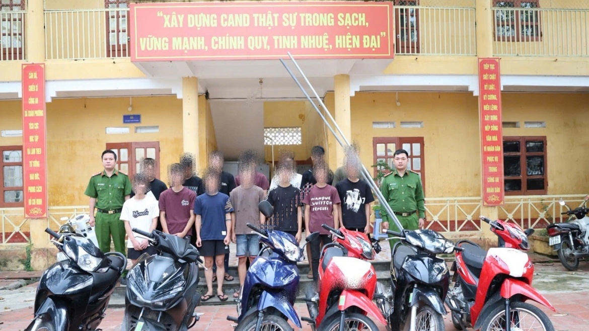 Mang hung khi 'luon pho', 13 thanh thieu nien o Thai Nguyen bi khoi to hinh anh