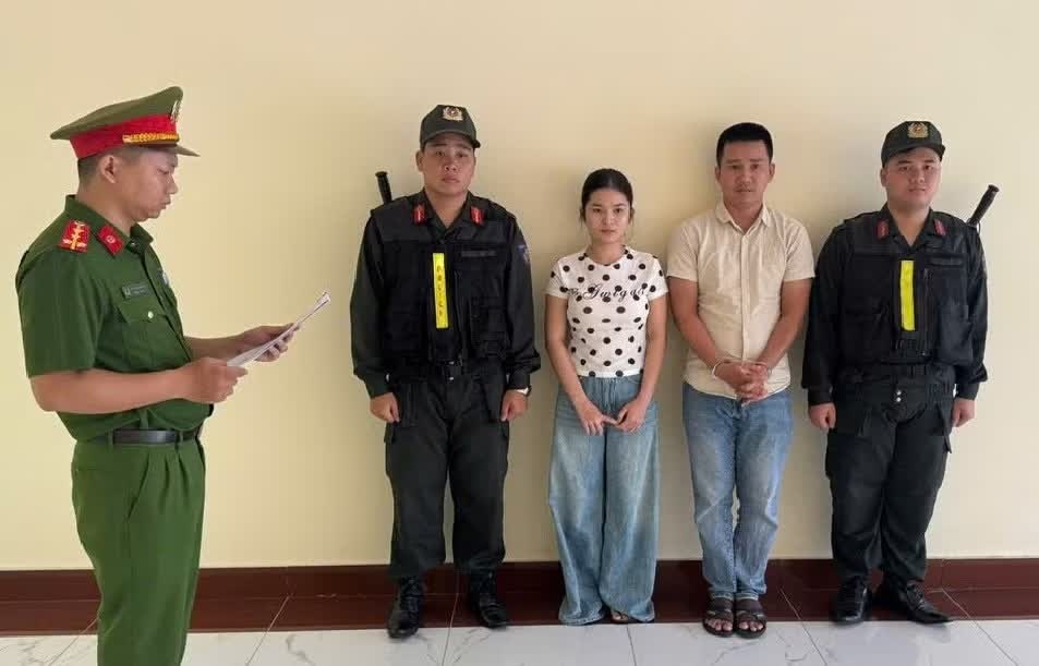 hang chuc nghin,  ao thun hang hieu anh 1