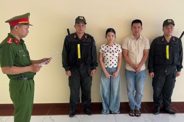 Pha duong day san xuat hang gia, thu giu hang chuc nghin ao thun 'hang hieu' hinh anh