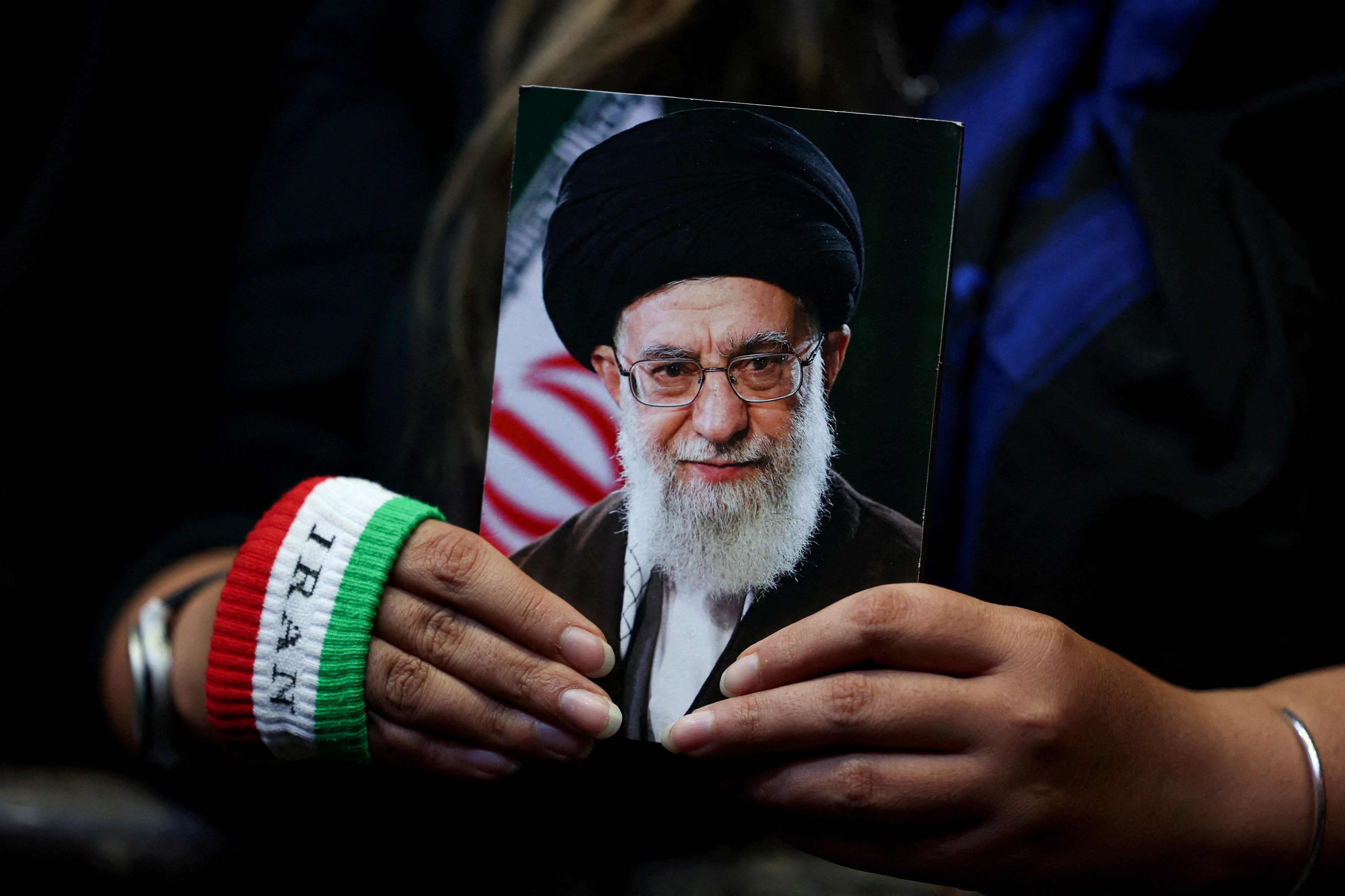 Iran dung dam phan trong thoi gian dien ra tang le co Lanh tu Toi cao hinh anh
