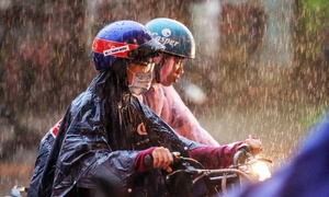Bao so 1 cach Quang Ninh 90km, chuyen gia du bao thoi diem gio manh, mua to nhat hinh anh