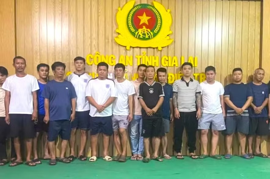 Khoi to 16 doi tuong ca do bong da World Cup hon 100 ty dong hinh anh