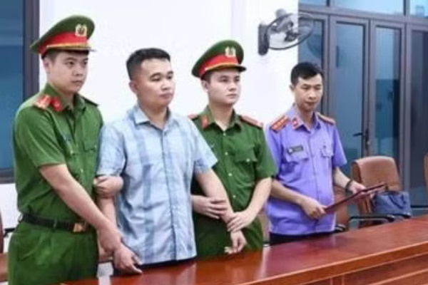Vu giao vien Truong THPT chuyen Tuyen Quang: Gian lan diem thi bi xu ly ra sao? hinh anh
