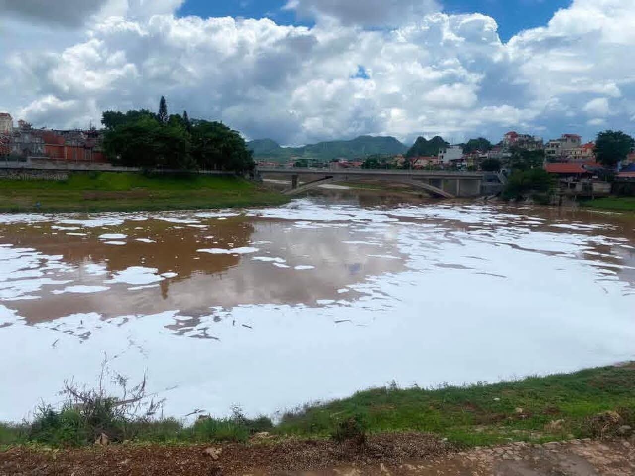 Nguyen nhan bot trang xoa noi tren song Ky Cung, Lang Son hinh anh