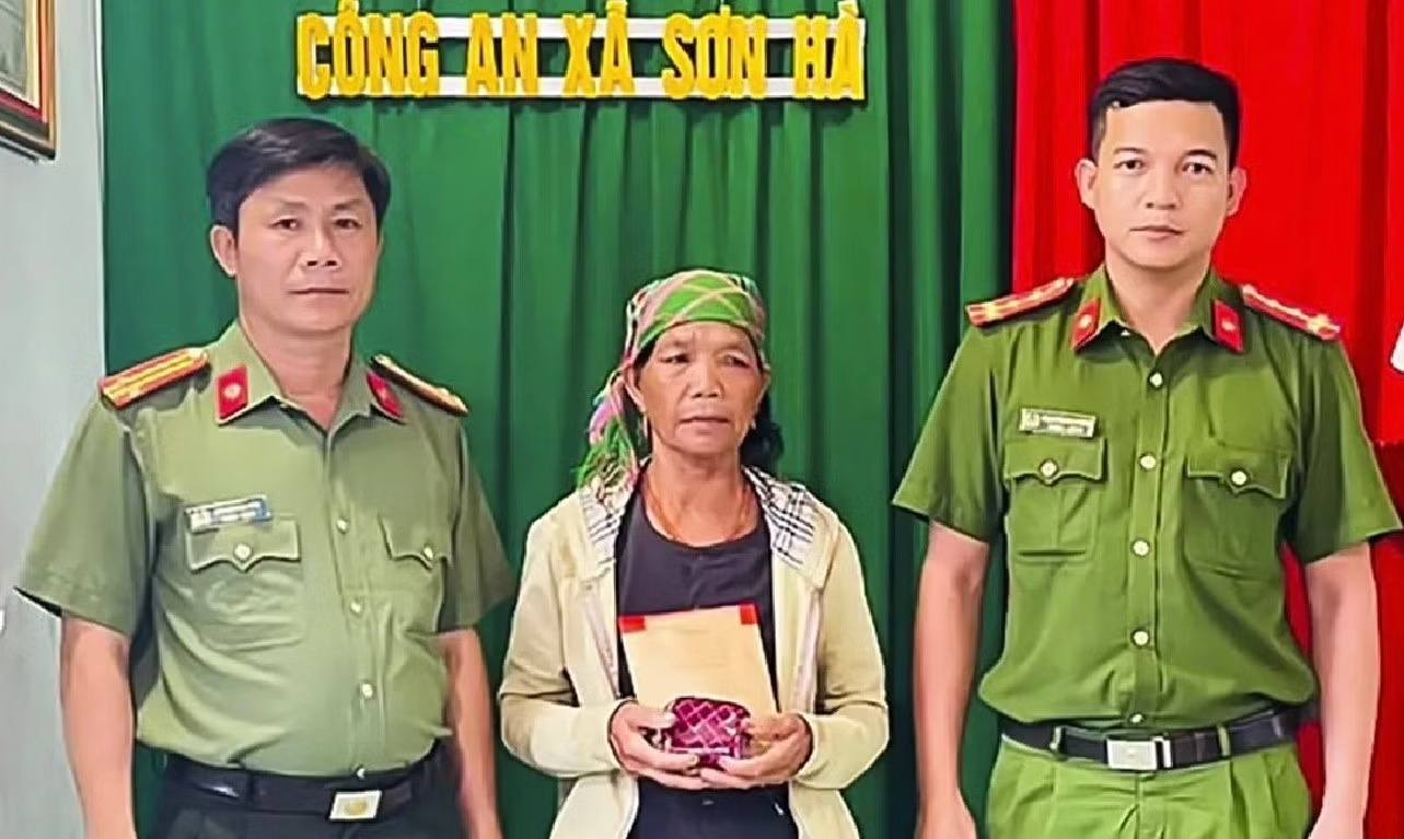 Nguoi phu nu danh roi 1,3 cay vang va hon 15 trieu dong hinh anh