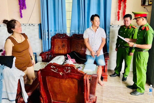 Bat giu nhieu doi tuong tham gia to chuc lo de, ca do bong da hinh anh