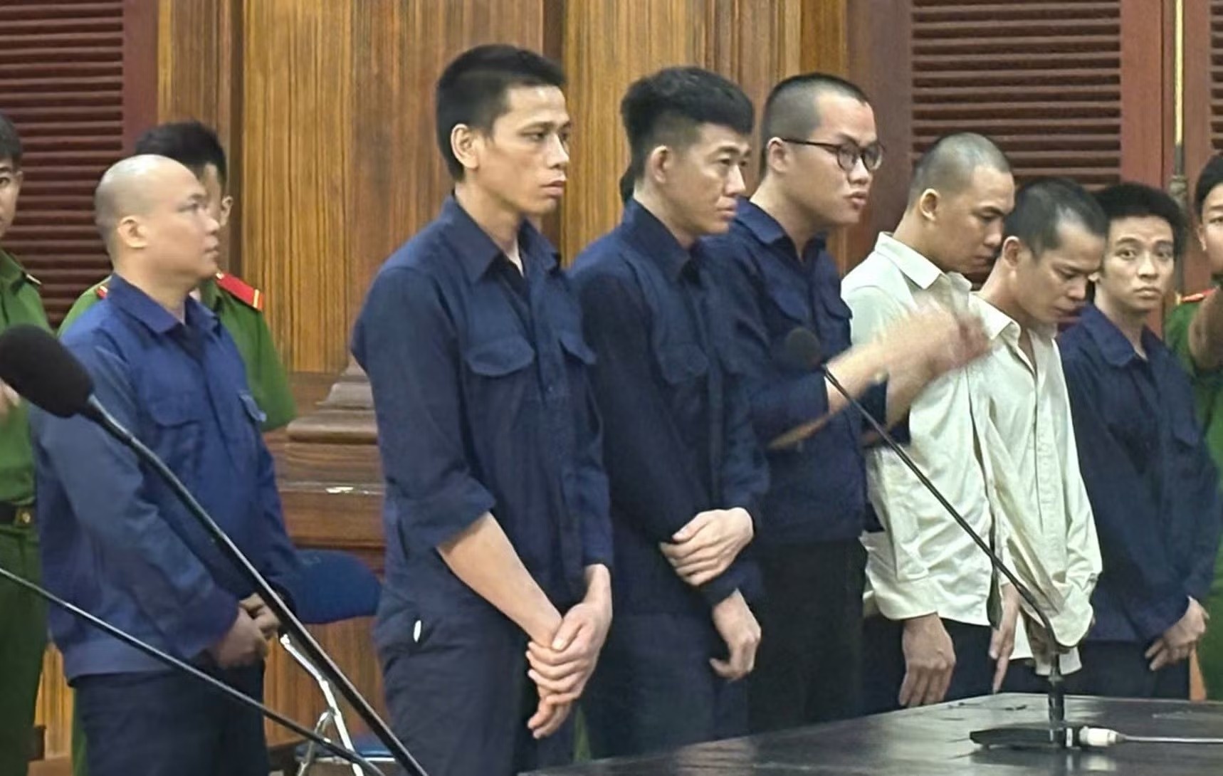 Hai bi cao cam dau duong day mua ban nguoi xuyen bien gioi linh an hinh anh