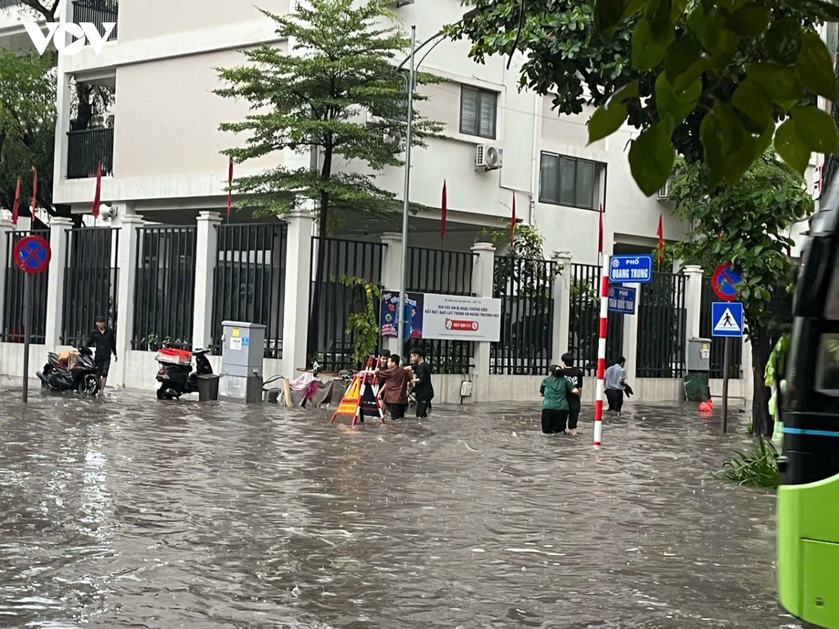 ha noi ngap anh 2