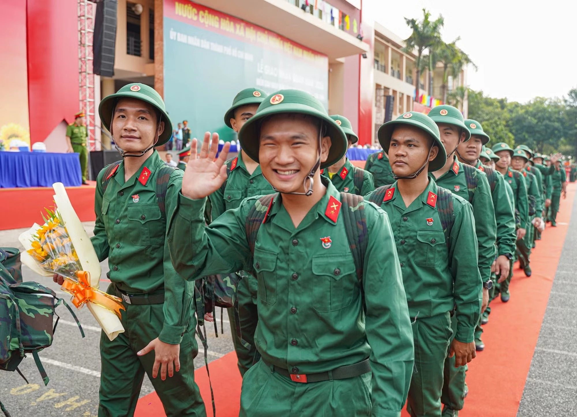 Bo Quoc phong tra loi ve hinh, chu xam khi tuyen chon nhap ngu hinh anh