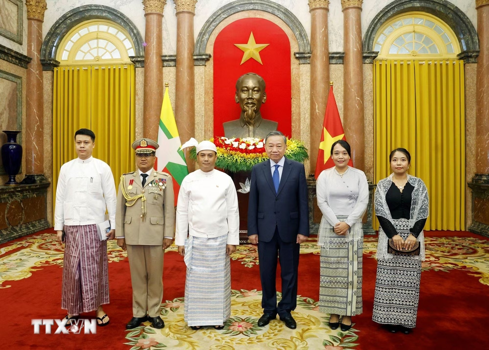 tong bi thu anh 6