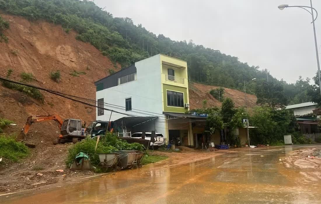 Nhieu khu vuc o Thai Nguyen bi sat lo do mua lon hinh anh