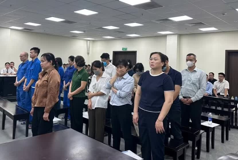 Dieu tra bo sung vu nhom cuu can bo So Y te Ha Noi nhan tien cap phep kham benh hinh anh